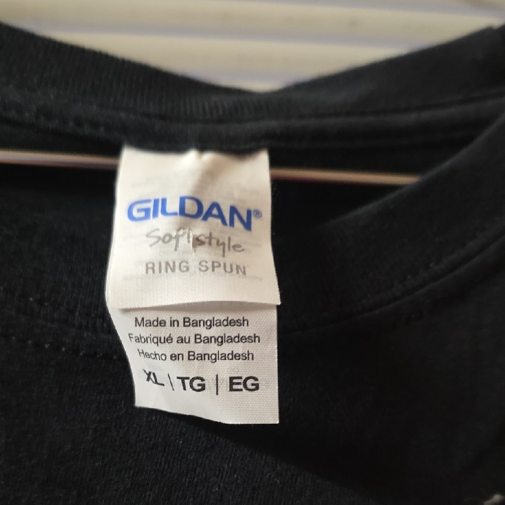 Gildan Black Otter Graphic Tee - Picture 2 of 3